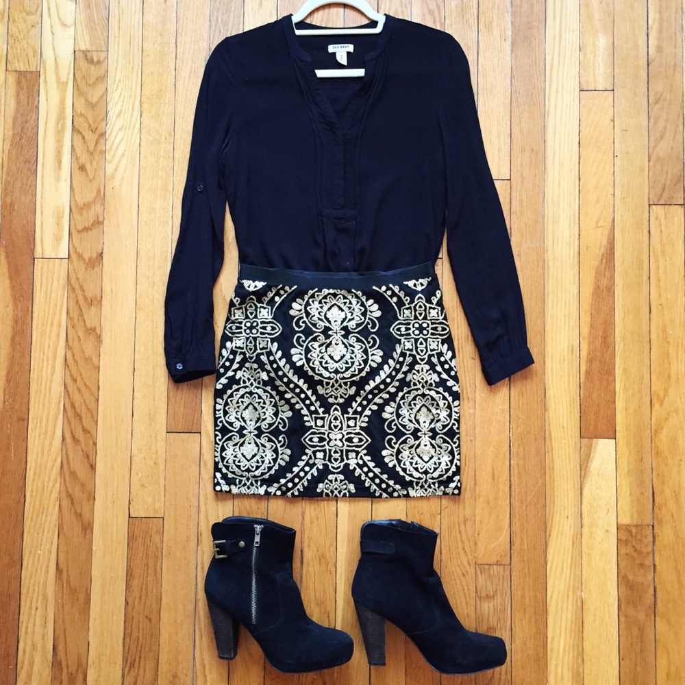 Black w/ Gold Sequin Detail Mini Skirt Forever 21